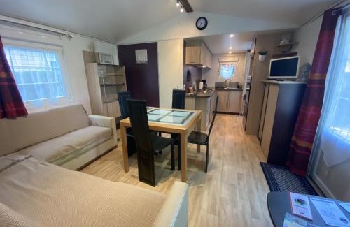 Fouras Casa | Mobile Home tout confort 4 pers, proche plage et centre, clim, TV, terrasse, parking - FR-1-709-75