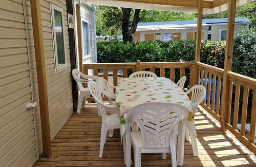 Gastes Alquiler De RV | Mobilhome familiar con piscina compartida, jardín y Wi-Fi