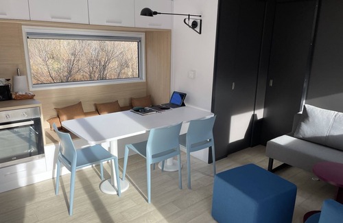 Luglon Casa | Mobilhome et Terrasse au Coeur de la Foret des Landes Dans un Parc Residentiel
