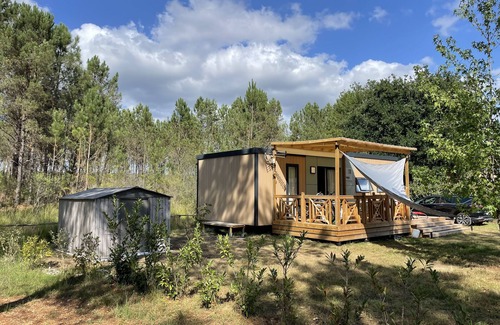Luglon Casa | Mobilhome et Terrasse au Coeur de la Foret des Landes Dans un Parc Residentiel