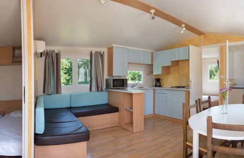 La Balme-de-Sillingy Apartamento | Alquiler-MobilHome-Baño con bañera