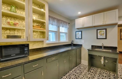 Johnson City Casa | Mobility-friendly 3 bed 3 bath near Binghamton University on quiet cul de sac