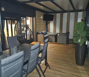 Hrastnik Apartamento | Mobilna hiška pod Lipo