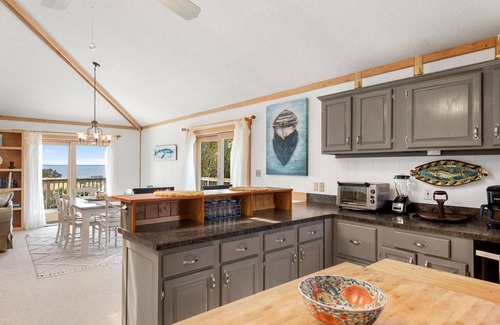 Duck Casa | Moby Duck: Ocean and Sound Views | Pet-Friendly