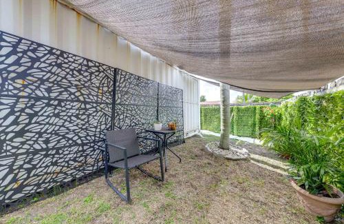 West Park Apartamento | Mod Bungalow with Ultra-Private Outdoor Hang Space!