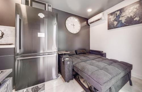 West Park Apartamento | Mod Bungalow with Ultra-Private Outdoor Hang Space!