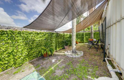 West Park Apartamento | Mod Bungalow with Ultra-Private Outdoor Hang Space!