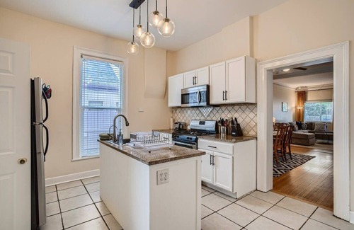 Lincoln Park Casa | Mod Downtown Perfection, 3BD w/ Patio, Fast WIFI