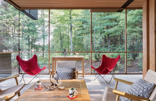 Irondale Cabaña | Modernista Haliburton Luxury: vida en la orilla del lago durante 4 estaciones con rutas de senderismo privadas