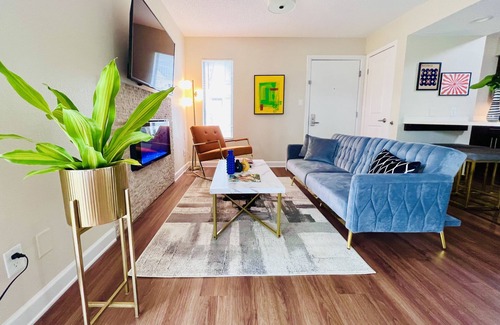 Southfield Apartamento | Mod KING Studio Apartment w/private covered patio