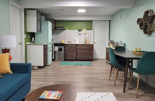 Edgewood Apartamento | Mod Lodge Family Friendly DIY Breakfast EV charging