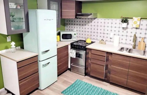 Edgewood Apartamento | Mod Lodge Family Friendly DIY Breakfast EV charging