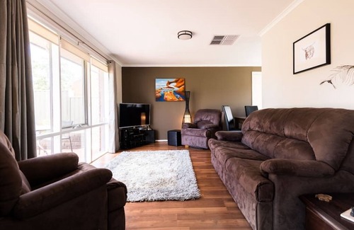 Para Hills Casa | Modbury Heights 3 Bedroom bungalow