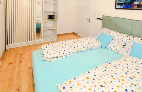 Hanspaulka Apartamento | Moderní apartmán s terasou - 15 min Letiště - Parkování na pozemku zdarma