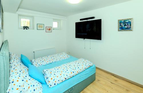 Hanspaulka Apartamento | Moderní apartmán s terasou - 15 min Letiště - Parkování na pozemku zdarma