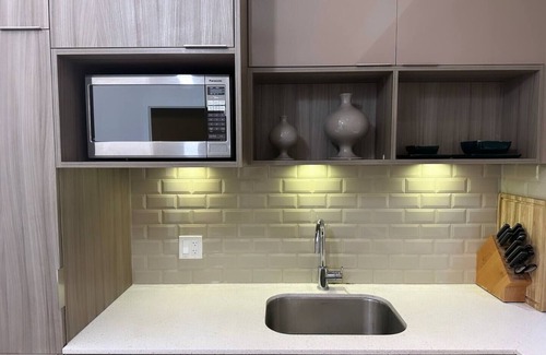 Henry Farm Condominio | Modern 1+1 Condo Suite in Toronto + Free Parking!