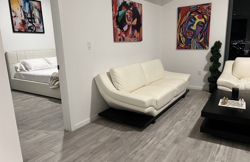 Sailboat Bend Condominio | Modern 1/1 Penthouse Condo in Downtown Las Olas