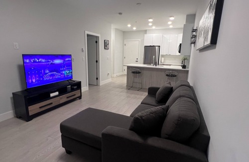 Langley Condominio | modern 1 bdrm condo steps from casino