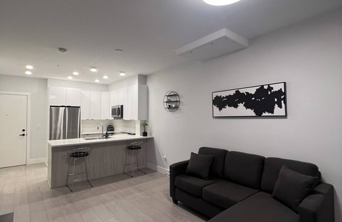 Langley Condominio | modern 1 bdrm condo steps from casino
