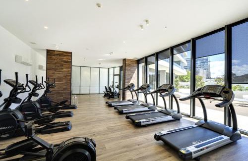 Phillip Apartamento | Modern 1-Bed Apartment With Parking, Pool and Gym
