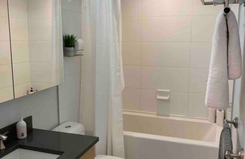 Mount Pleasant Condominio | Modern 1 Bed Condo in the heart of Vancouver