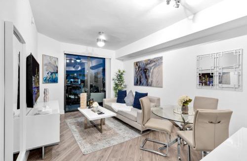 Doral Apartamento | Modern 1 Bed in Downtown Doral With Free Parking