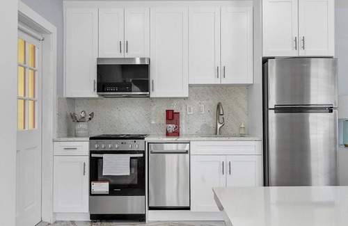 Hendricks and Venice Isles Apartamento | Modern 1-bedroom apartment, Walk to Las Olas Blvd and Beach, Free parking