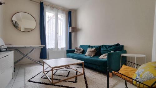 Louis Bertrand-Mirabeau-Semard Casa | Modern 1 bedroom apartment near the metro.