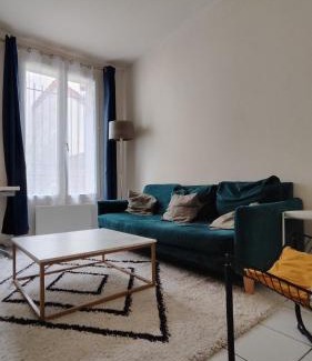 Louis Bertrand-Mirabeau-Semard Casa | Modern 1 bedroom apartment near the metro.