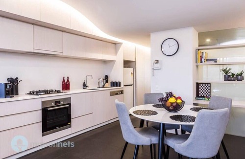 City West Apartamento | 1 Bedroom Apt With Parking Walk to ANU