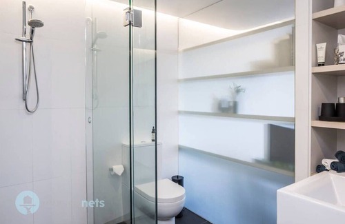 City West Apartamento | 1 Bedroom Apt With Parking Walk to ANU