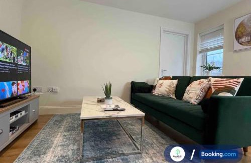 Woking Apartamento | Modern 1 bedroom flat with free parking