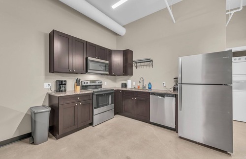 Waldron Casa | Modern 1-Bedroom Near Airport Free Parking & WiFi with own Washer and Dryer