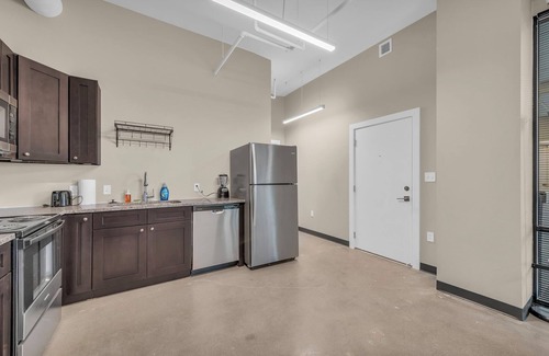 Waldron Casa | Modern 1-Bedroom Near Airport Free Parking & WiFi with own Washer and Dryer