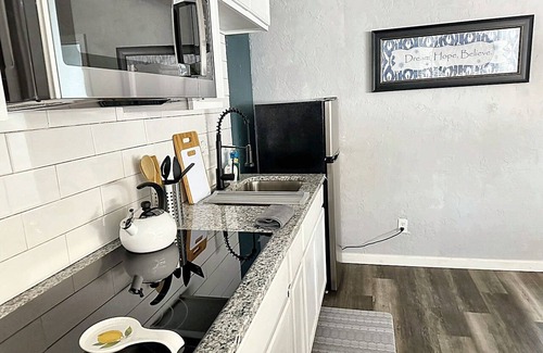 Central Oklahoma City Apartamento | Modern 1-Bedroom Retreat | Steps from Plaza District #20C