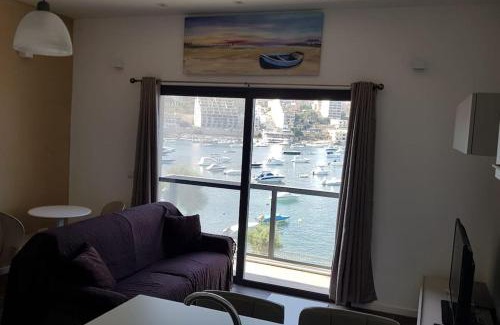 St. Paul's Bay Apartamento | Modern,1 bedroom Seafront apt in St Paul's Bay 3