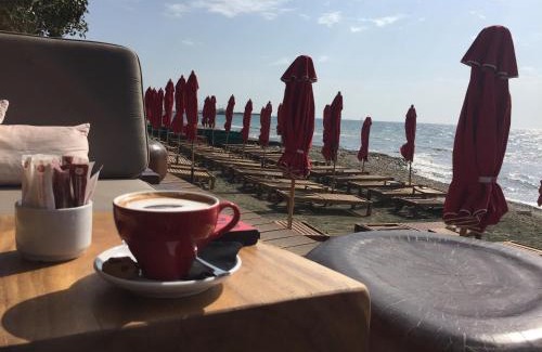 Agios Tychon Apartamento | Modern 1 bedroom sea view beach apartment