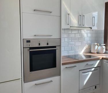 Agios Tychon Apartamento | Modern 1 bedroom sea view beach apartment