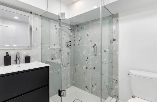 Parkdale Casa | Modern 1-BR Condo with Parking in Downtown Toronto