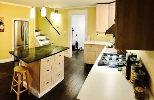 Off Broadway Cabaña | Modern 1860s Newport Cottage (1 month)