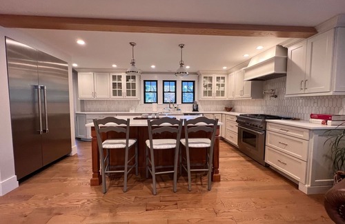Roseland Otro | Modern 1870s Farmhouse Getaway