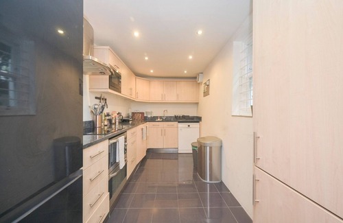 Victoria Apartamento | Modern 1BD Basement Flat Near Victoria Park London