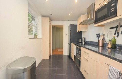 Victoria Apartamento | Modern 1BD Basement Flat Near Victoria Park London