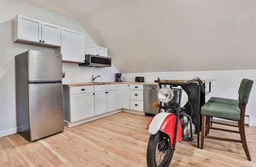 North Andover Apartamento | Modern 1BD Near Downtown & Hgwy