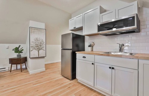 North Andover Apartamento | Modern 1BD Near Downtown & Hgwy