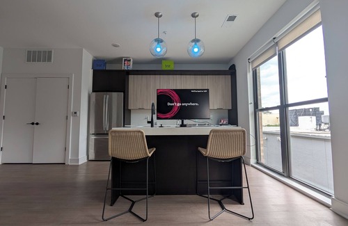 Over-the-Rhine Apartamento | MODERN 1bedroom apartment in Cincinnati with WiFi, fitness room and a pool!