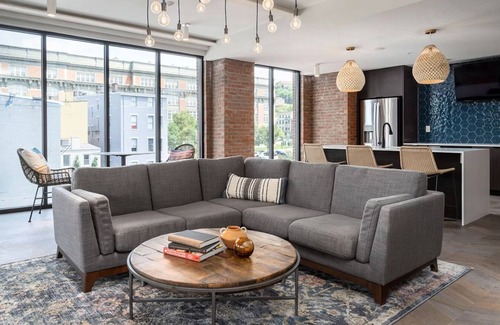Over-the-Rhine Apartamento | MODERN 1bedroom apartment in Cincinnati with WiFi, fitness room and a pool!