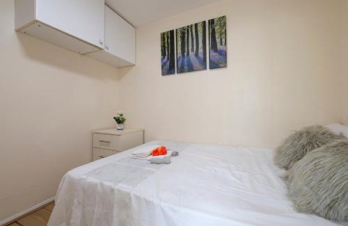 Deptford Apartamento | Modern 1Bedroom Apartment Deptford London WIFI Perfect for Solo & Coupled Guests Long Stays Welcome! Sleeps 4