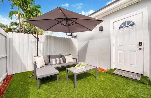 Ludlam Apartamento | Modern 1BR 15min to MIA Kitchen & Private Entrance