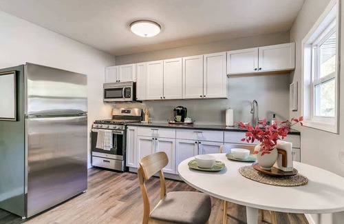 Ames Casa | Modern 1BR/1BA Chic UrbanRetreat